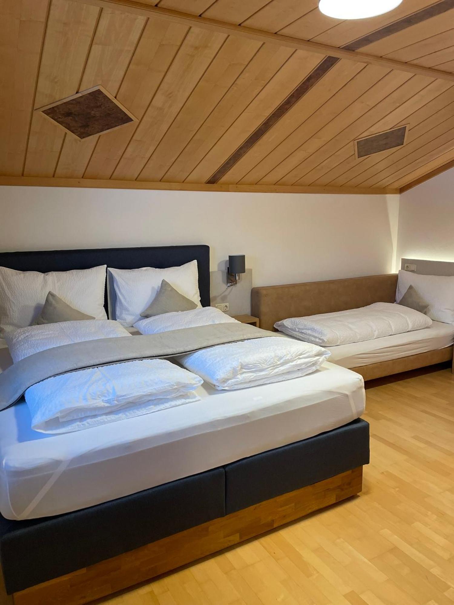 Landhaus Brugger Apartment Saalfelden Ngoại thất bức ảnh